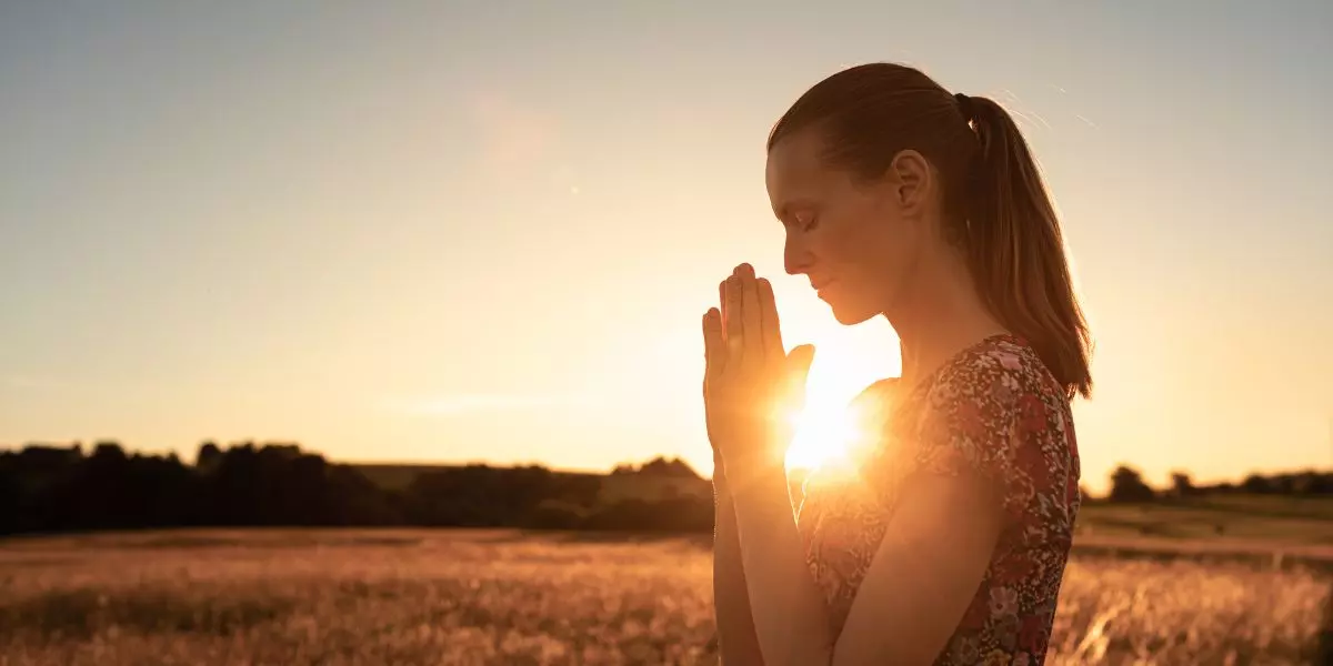 Salmo 12: Um Clamor por Socorro em Tempos de Falsidade Em Meio à Falsidade: Um Clamor por Verdade e Justiça